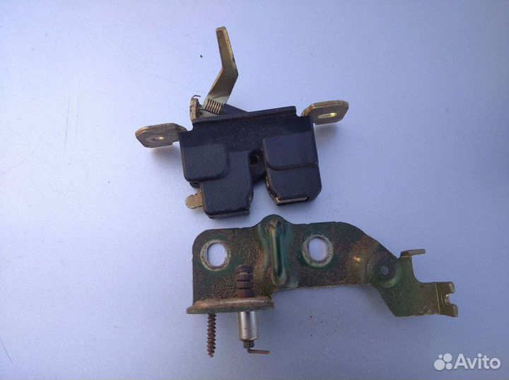 Замок багажника на Chevrolet Меtro