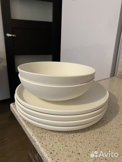 Столовый набор тарелок