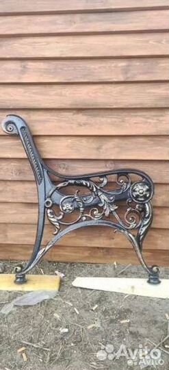 Скамья уличная