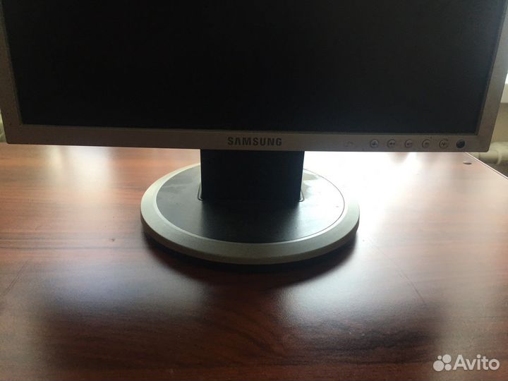 Монитор Samsung