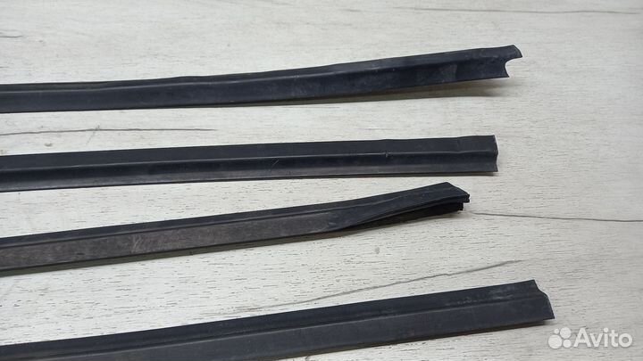 Уплотнитель стекла двери внешний Ford Оriоn 3/Еsсо