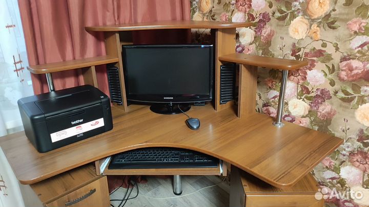 Компьютерный стол