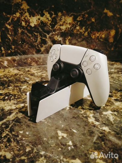 Беспроводная зарядная станция на геймпады PS5