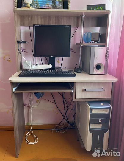 Компьютерный стол