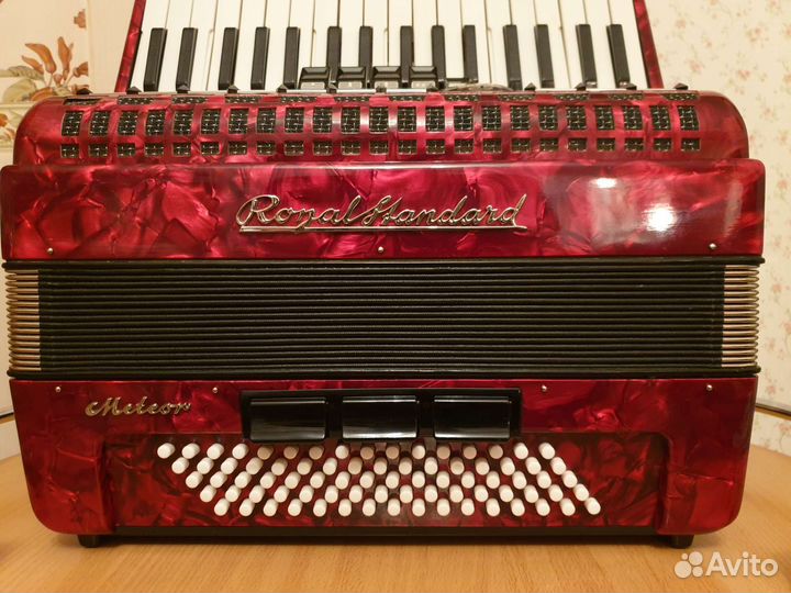 Аккордеон Royal Standard Meteor. Лот 3