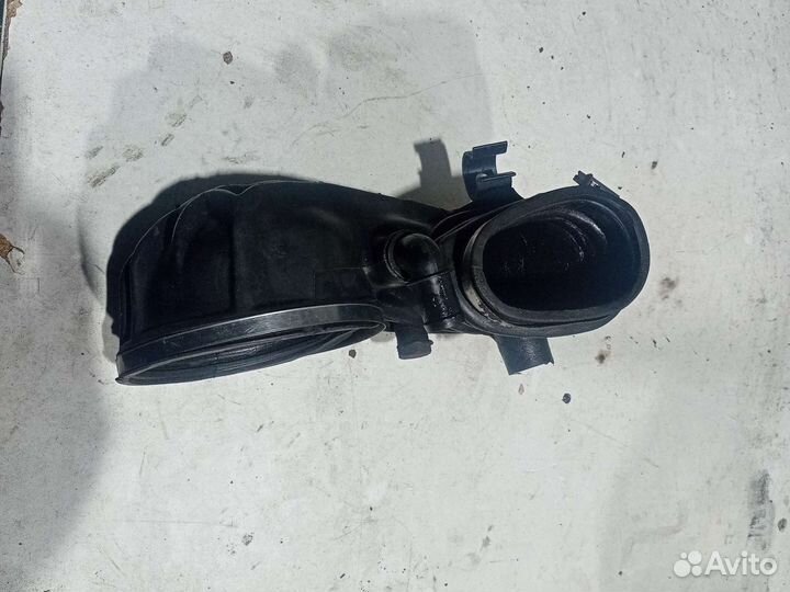 Патрубка воздуховода 034133357 для Ауди 80 б4 2.3