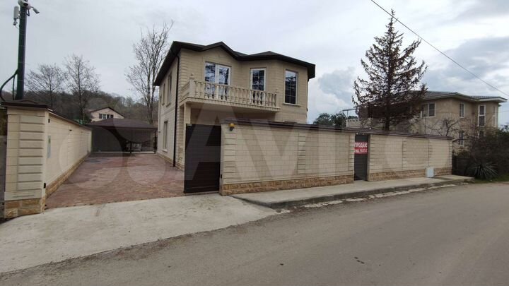 Дом 185 м² на участке 4,2 сот.