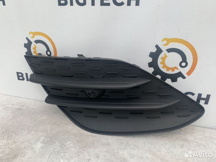 Решетка переднего бампера Mercedes A1188854301