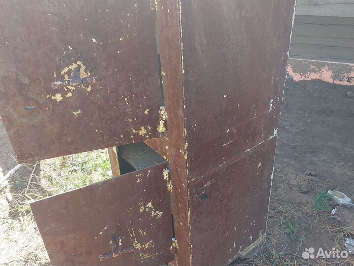 Сейф металлический