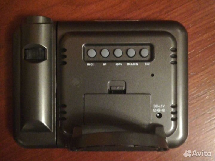 Метеостанция с часами и проектором