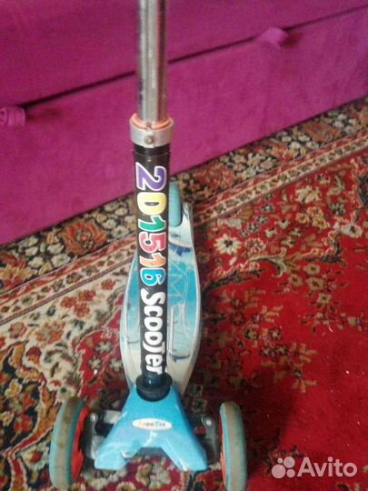 Самокат трёхколёсный