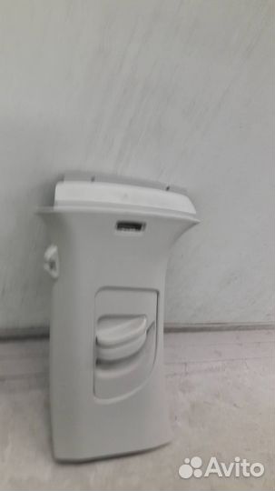 Обшивка центральной стойки левая верхняя 5C6867243