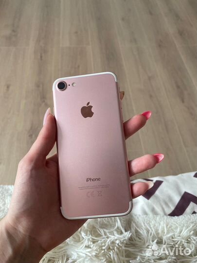 Телефон iPhone 7s