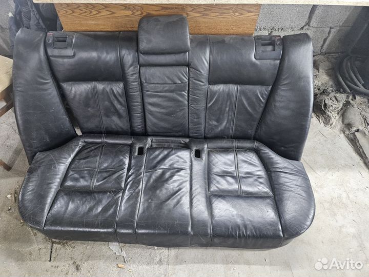 Задний диван е39