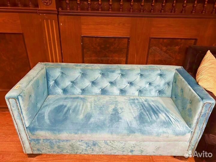 Диван двухместный из велюра