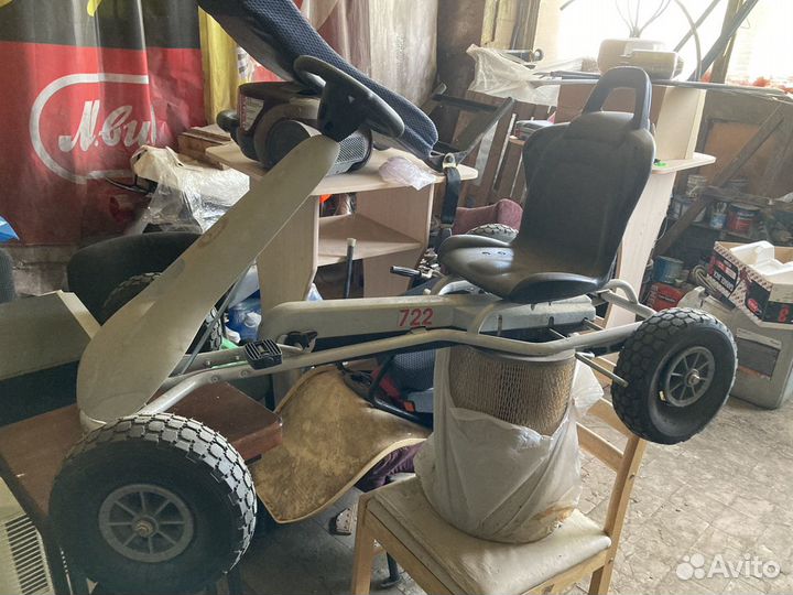 Машинка 4 колесная с педалями