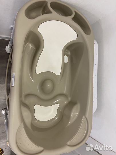Ванночка для купания и пеленальный столик