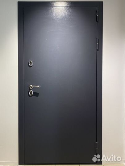 Дверь входная для частного дома с терморазрывом