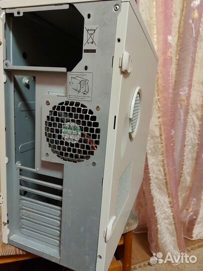 Компьютерный корпус компьютера