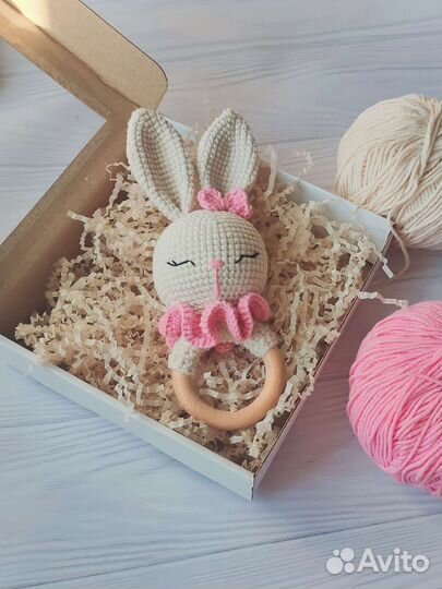 Вязаная погремушка