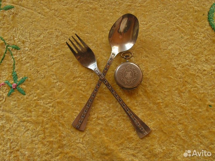 Серебряные часы,антикварные,ложка и вилка впридачу