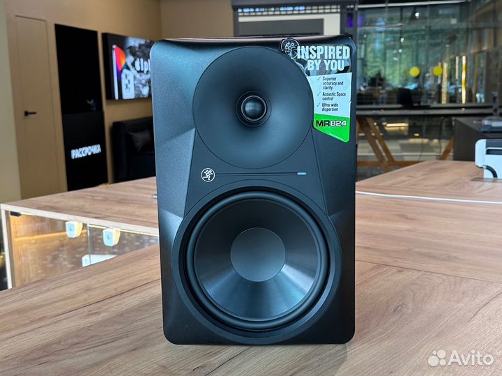 Mackie MR824 Студийный монитор