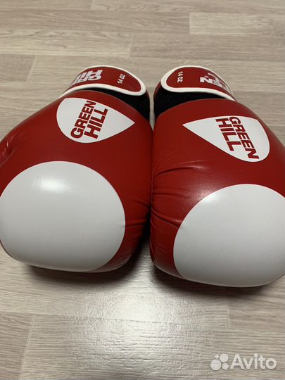 Боксерские перчатки,шлем и кейс для каппы