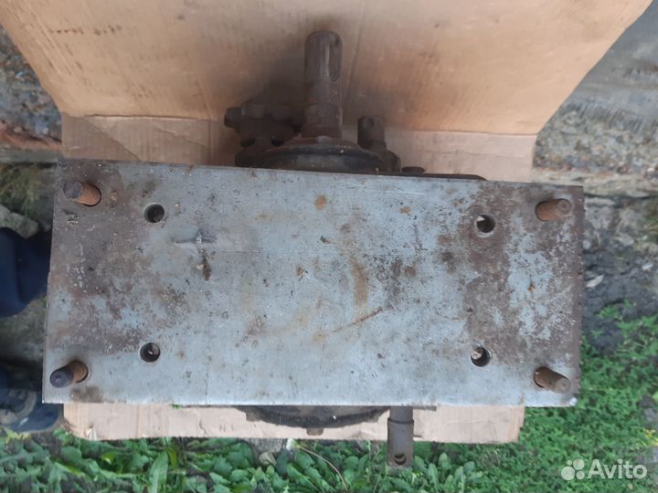 Редуктор реверсивный