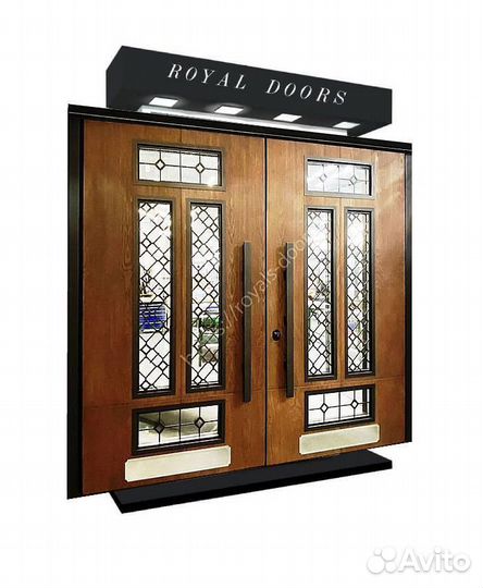 Двустворчатая парадная дверь