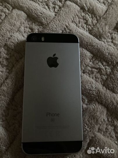 Телефон iPhone SE