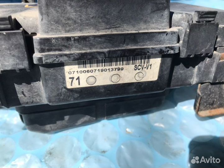 Блок предохранителей Honda Element YH2 K24A4 2006
