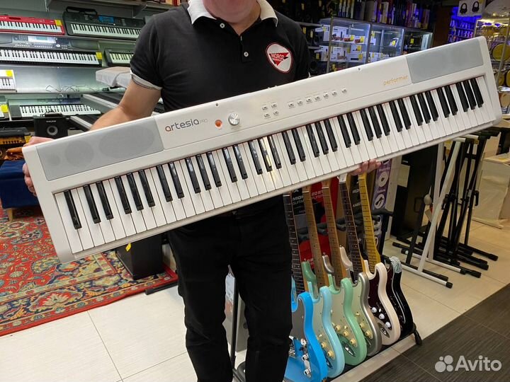 Artesia Performer White