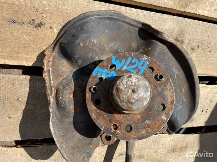 Кулак поворотный передний левый Mercedes-Benz