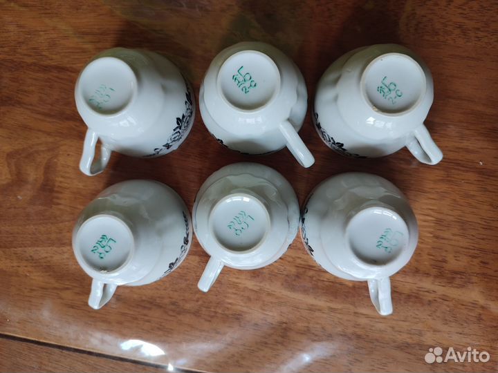 Кофейные чашки с блюдцами. Кофейный сервиз