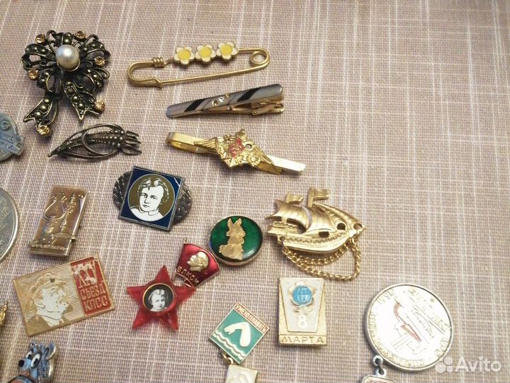 Значки и броши