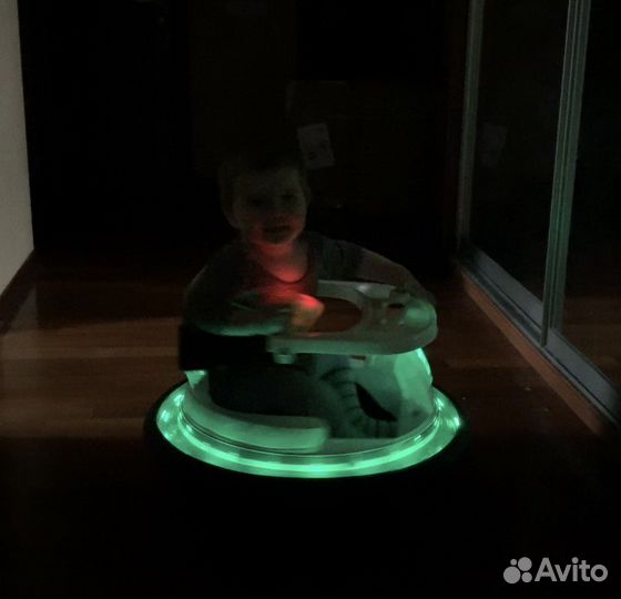 Летающая тарелка на колесах