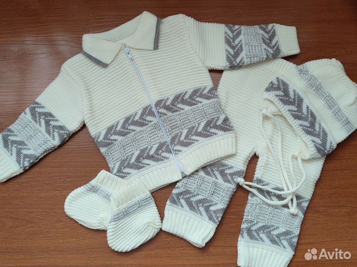 Вязаный костюм детский