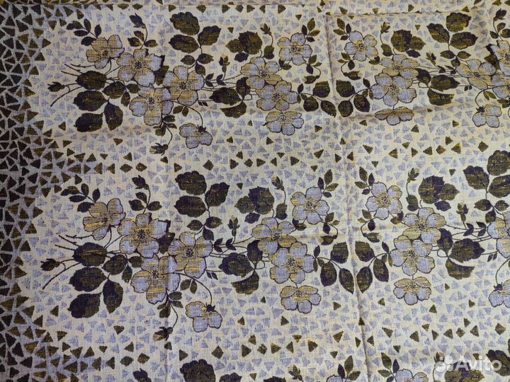 Новые покрывала 1.5*2.12 м. в наличии 2 шт