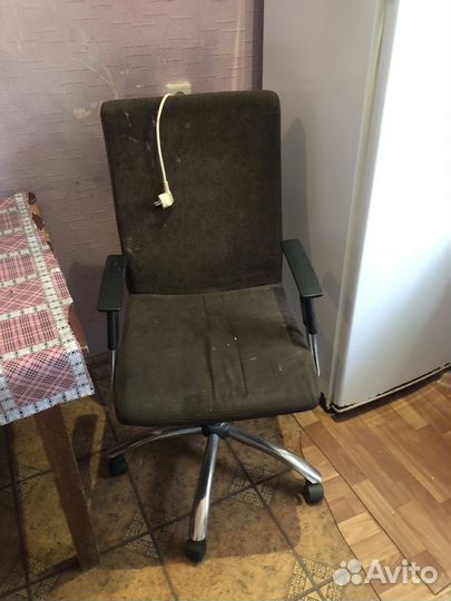 Стул кресло офисный на колесах