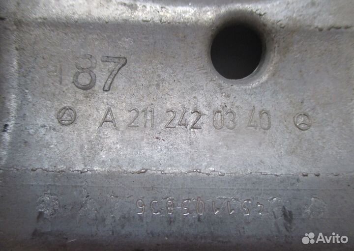 Кронштейн кпп Mercedes E200 А2112420340