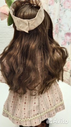 Фарфоровая коллекционная кукла