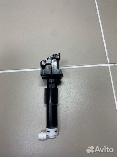 Форсунка омывателя фар левая Toyota Rav4 XA40 2012