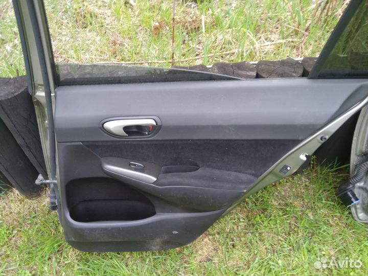 Продам двери для хонда цивик 4д после дтп