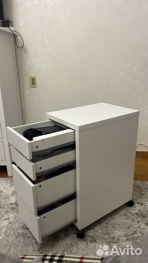 Тумба на колесиках