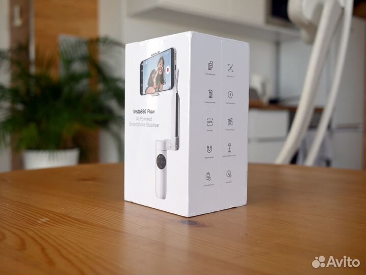 Новый стабилизтор для телефона Insta360 Flow