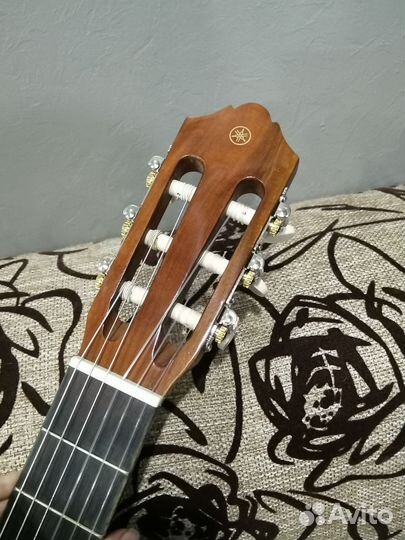 Классическая гитара yamaha c40, чехол, струны