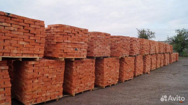 Кирпич красный обожженный для строительства домов