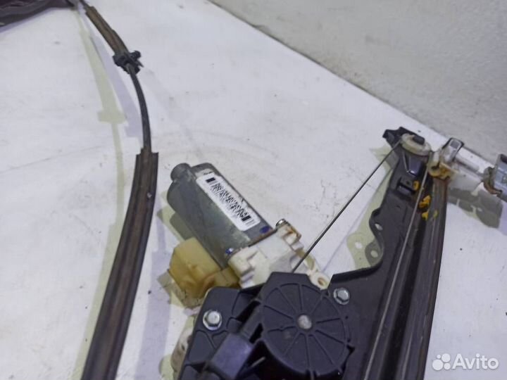 Стеклоподъемник электрический передний правый 0458