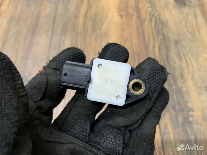 Toyota Avensis 2 Датчик AIR BAG задний RH