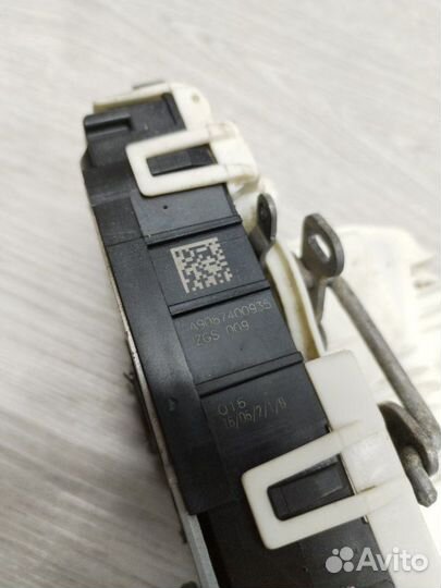 Замок двери задний правый Mercedes Sprinter 906